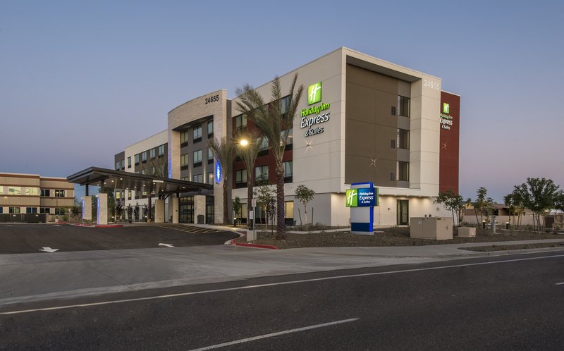 Holiday Inn Express and Suites Phoenix North Happy Valley an IHG Hotel 60/64