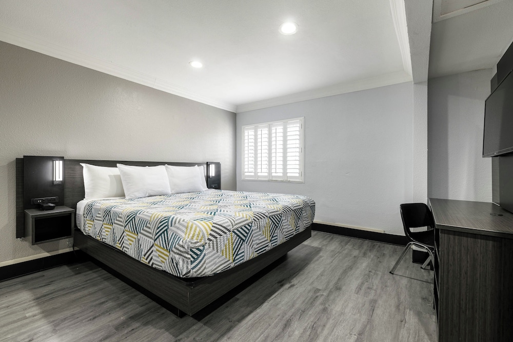 Motel6 Anaheim, CA - Convention Center 21/48