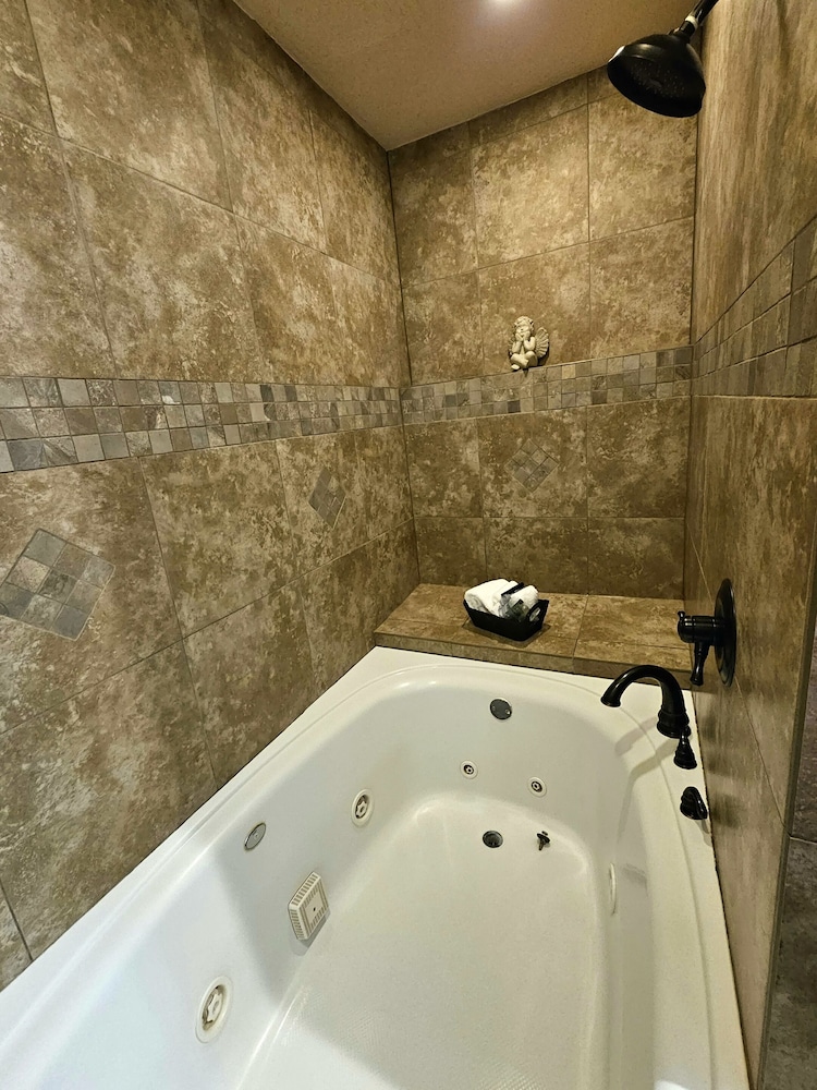 Hilltop Manor Bed and Breakfast 43/49