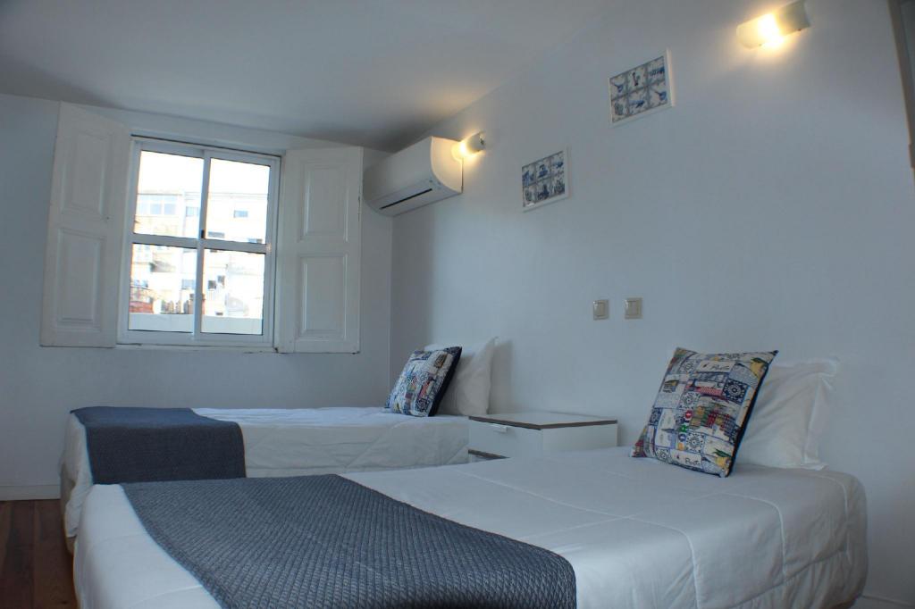 Room, Twin Beds, External Bathroom