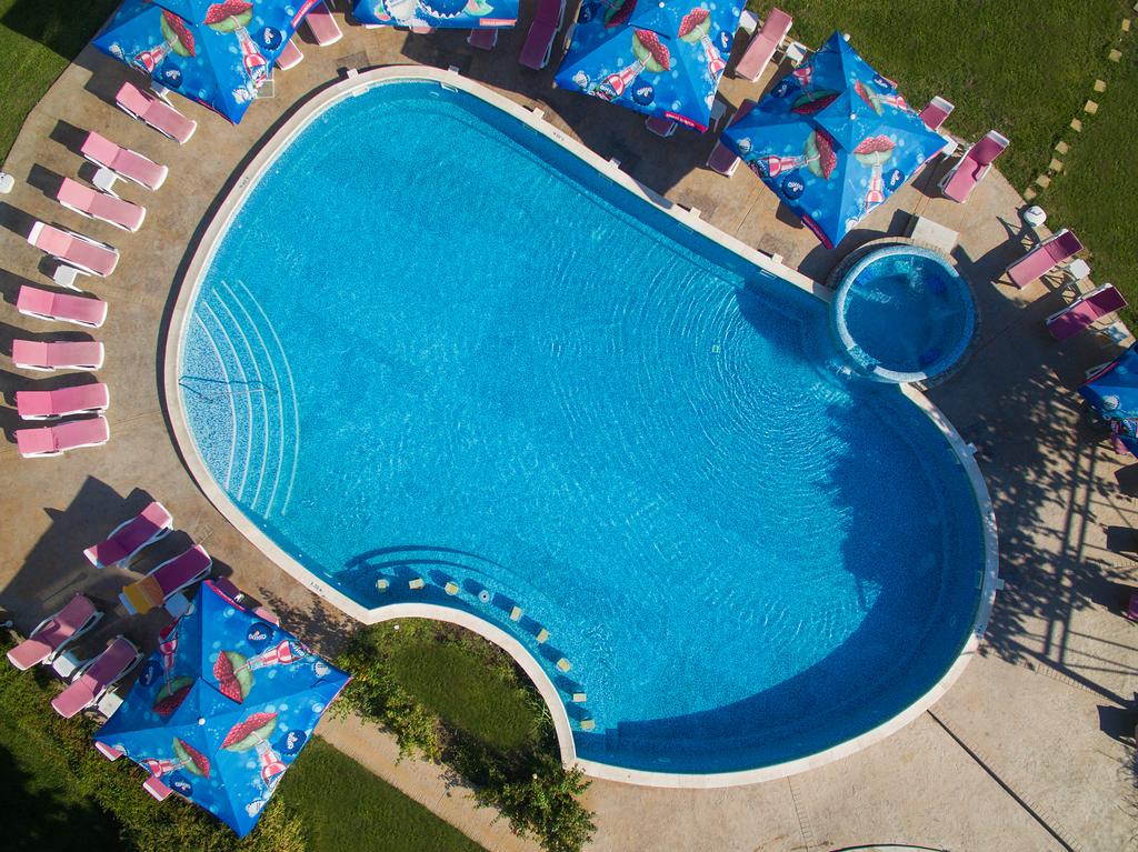 Flamingo Beach Hotel 63/63