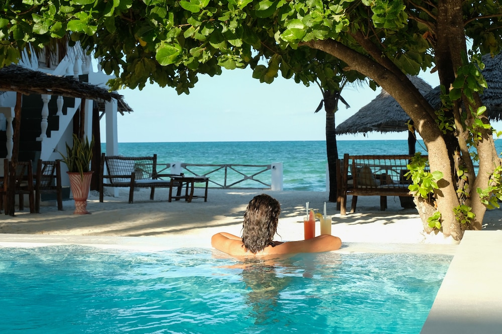 Makuti Beach Bungalows 33/65