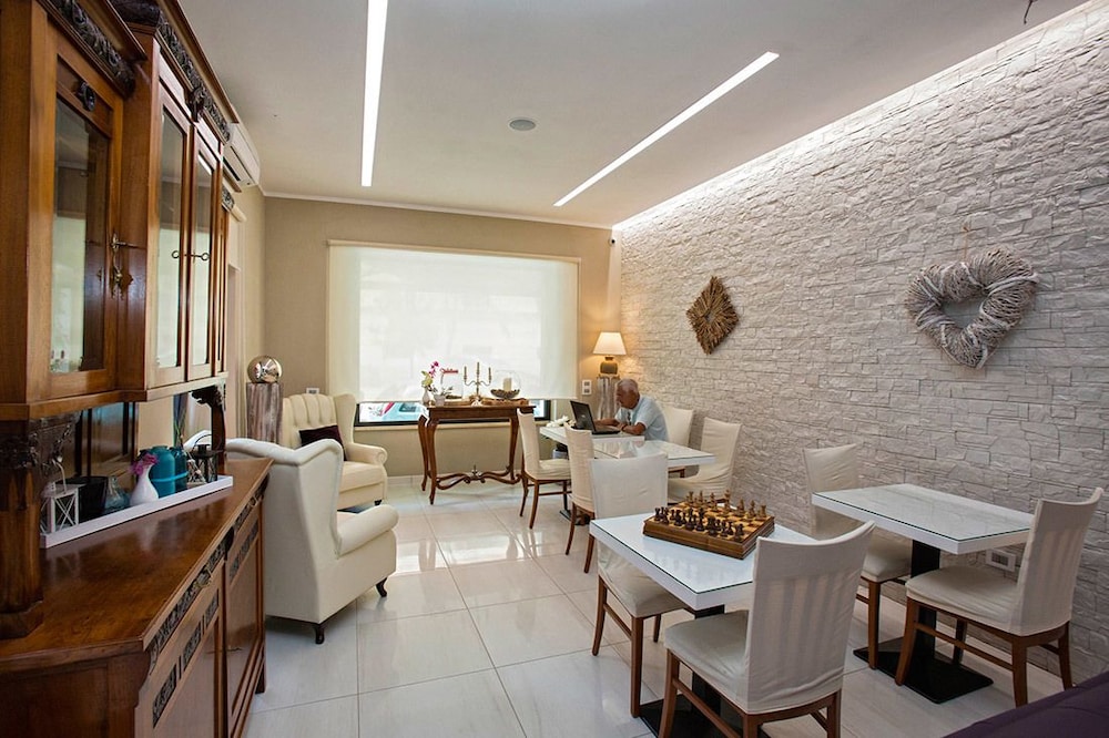 Hotel Lo Squalo 34/41