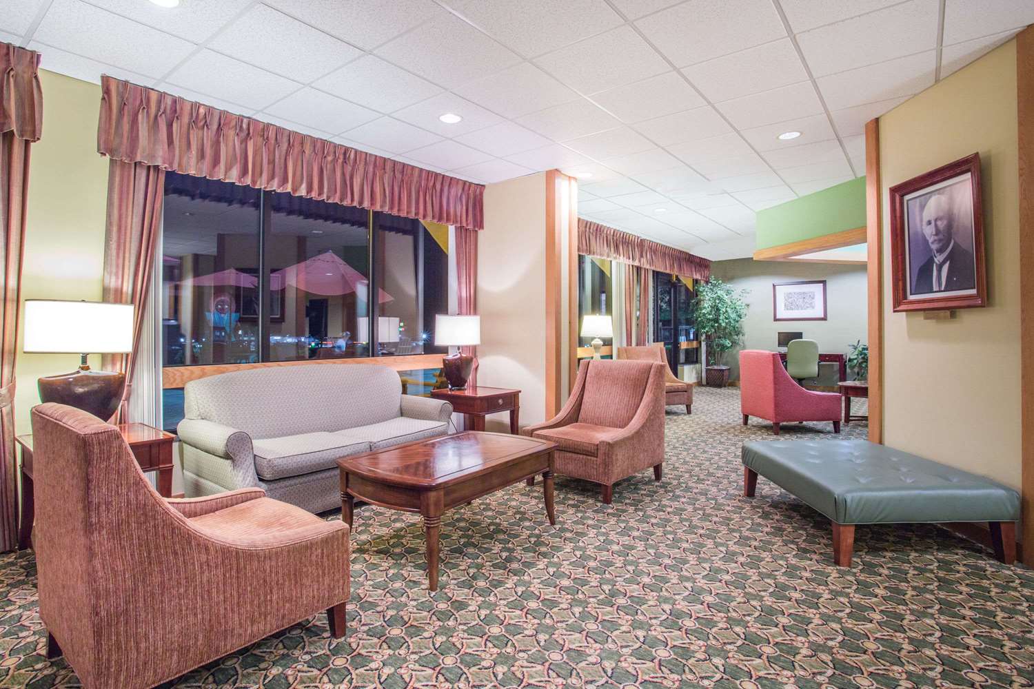 Days Inn & Suites by Wyndham Sutton Flatwoods 3/10