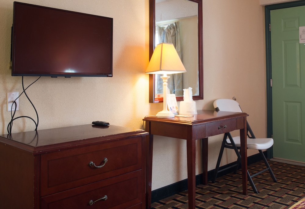 Budget Inn Cocoa 37/45