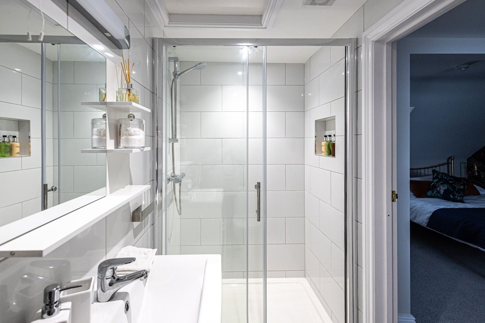 Channel View Guest House 43/44