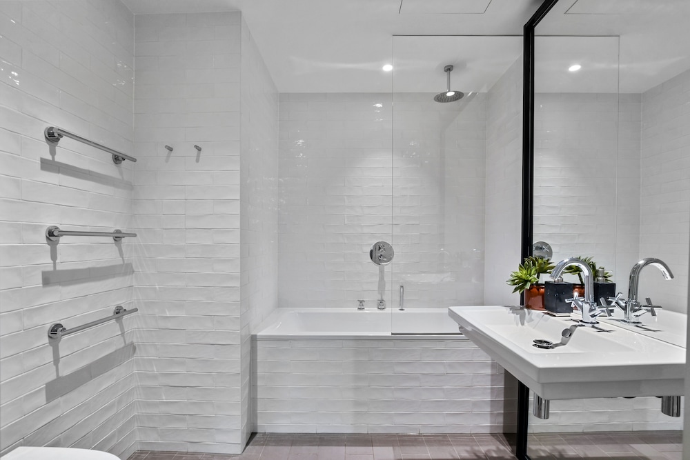 Whitfield Street Residences by Aeria Apartments 49/50