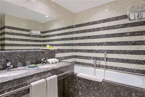 Room, Double or Twin Bed