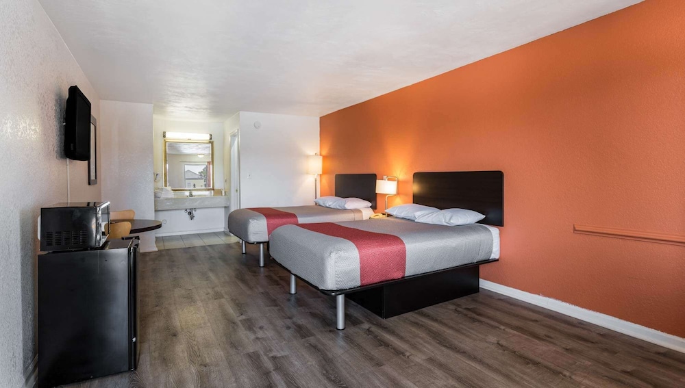 Motel6 Portsmouth, VA 22/57
