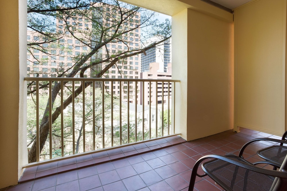 Drury Inn and Suites San Antonio Riverwalk 24/49