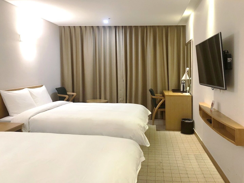 ROOM, 2 DOUBLE BEDS, NO VIEW