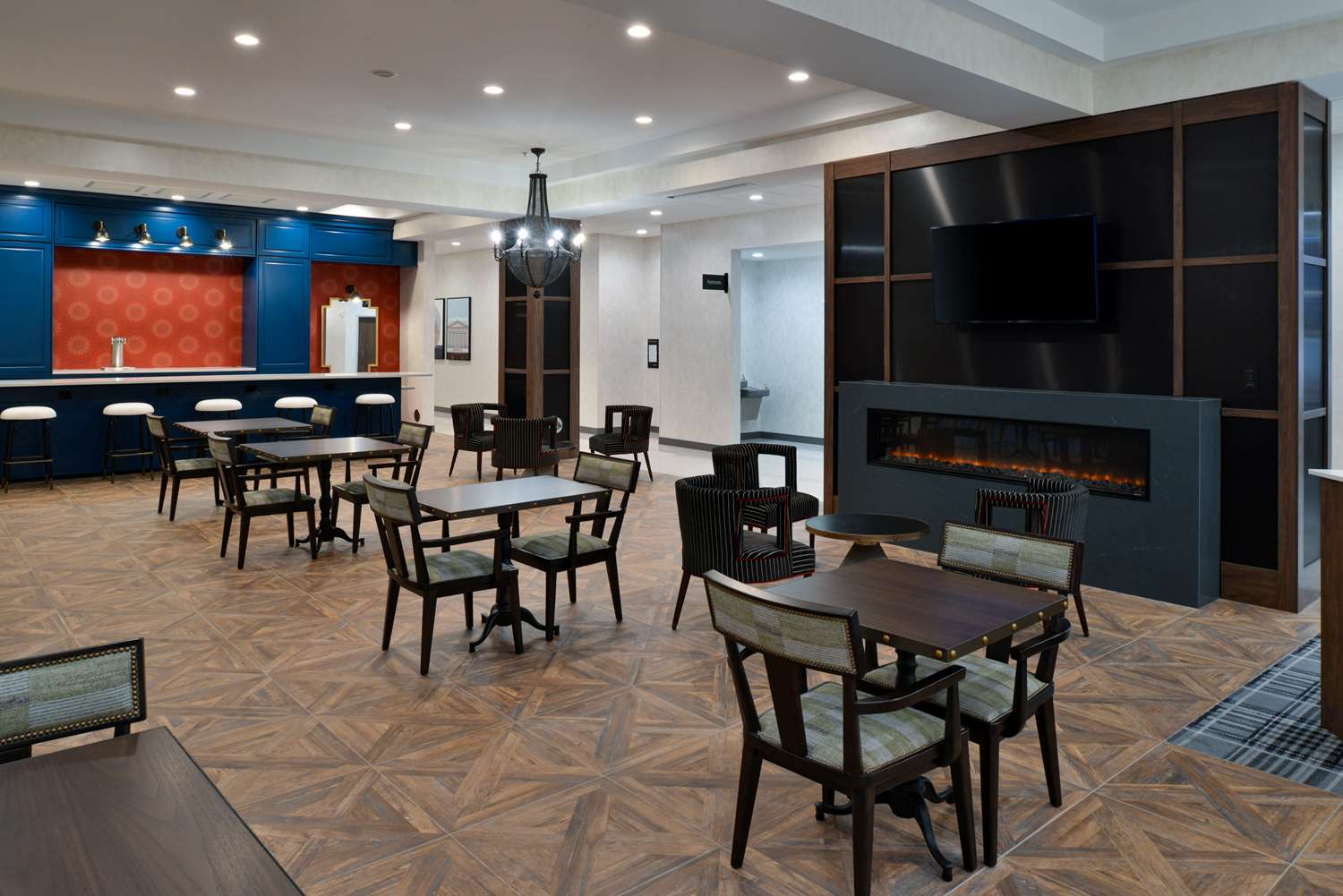 Hampton Inn & Suites Greensboro Downtown 15/25