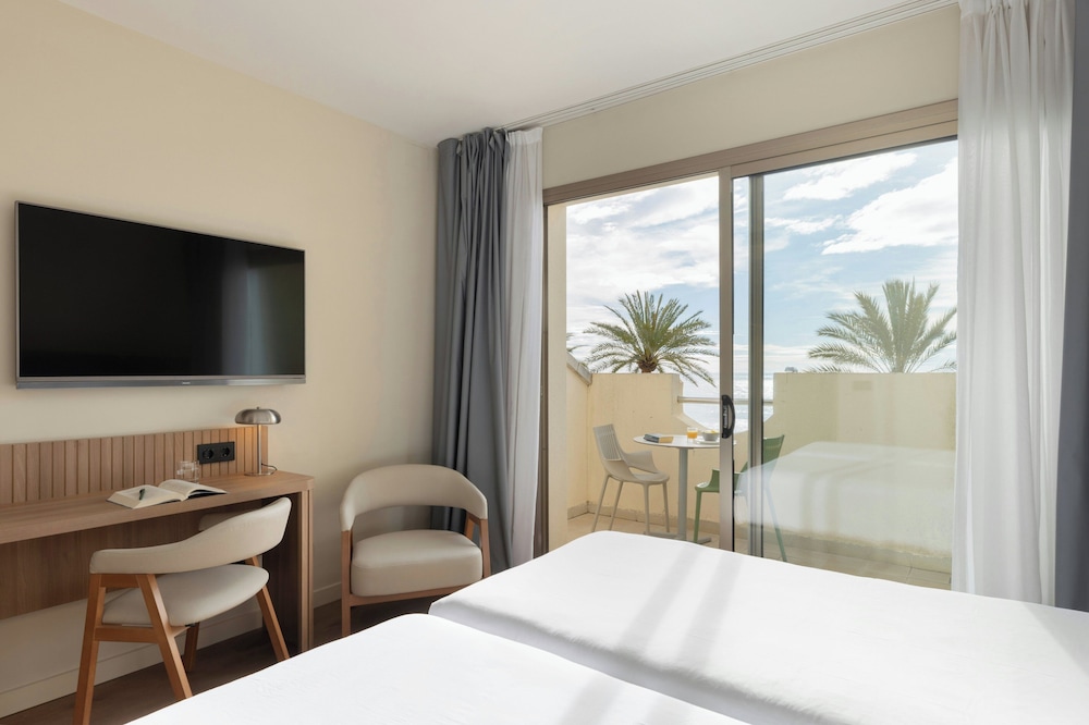 SUPERIOR, TWIN BEDS, SEA VIEW, BALCONY