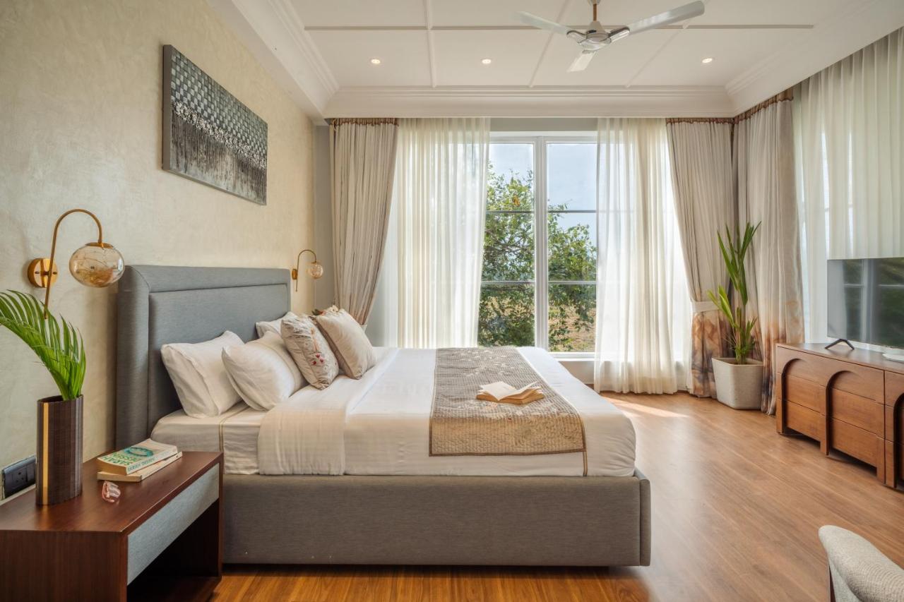 ELIVAAS Prive Suntuarios Casa Ikkebana 4 BHK With Jacuzzi, Pvt Pool and Bar 18/54