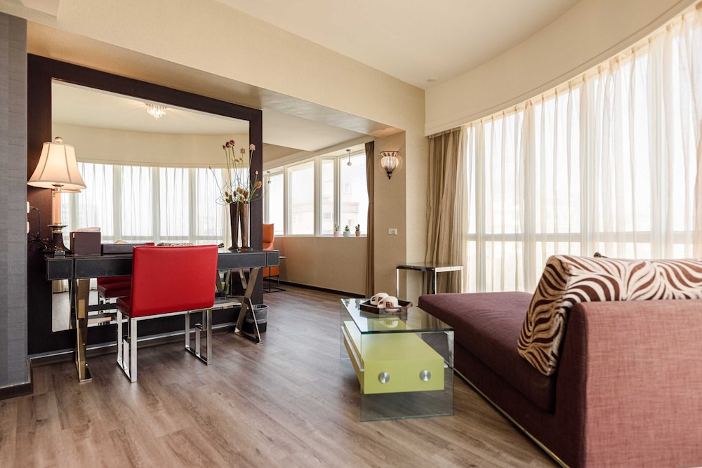 Jih Lih Hotel 24/38