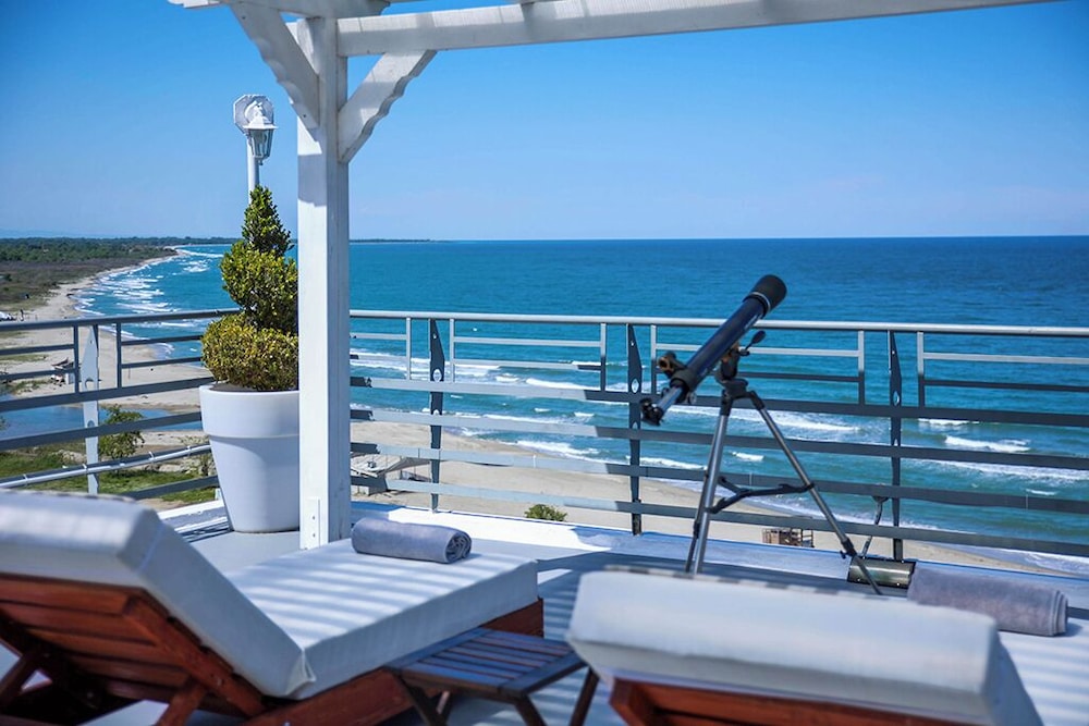 Panorama Suites And Spa 73/85