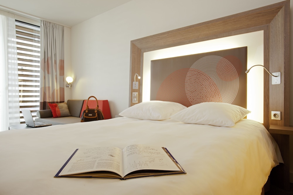 Superior Room Queen size bed Sofa bed 1 place، Novotel Paris 17 6/10