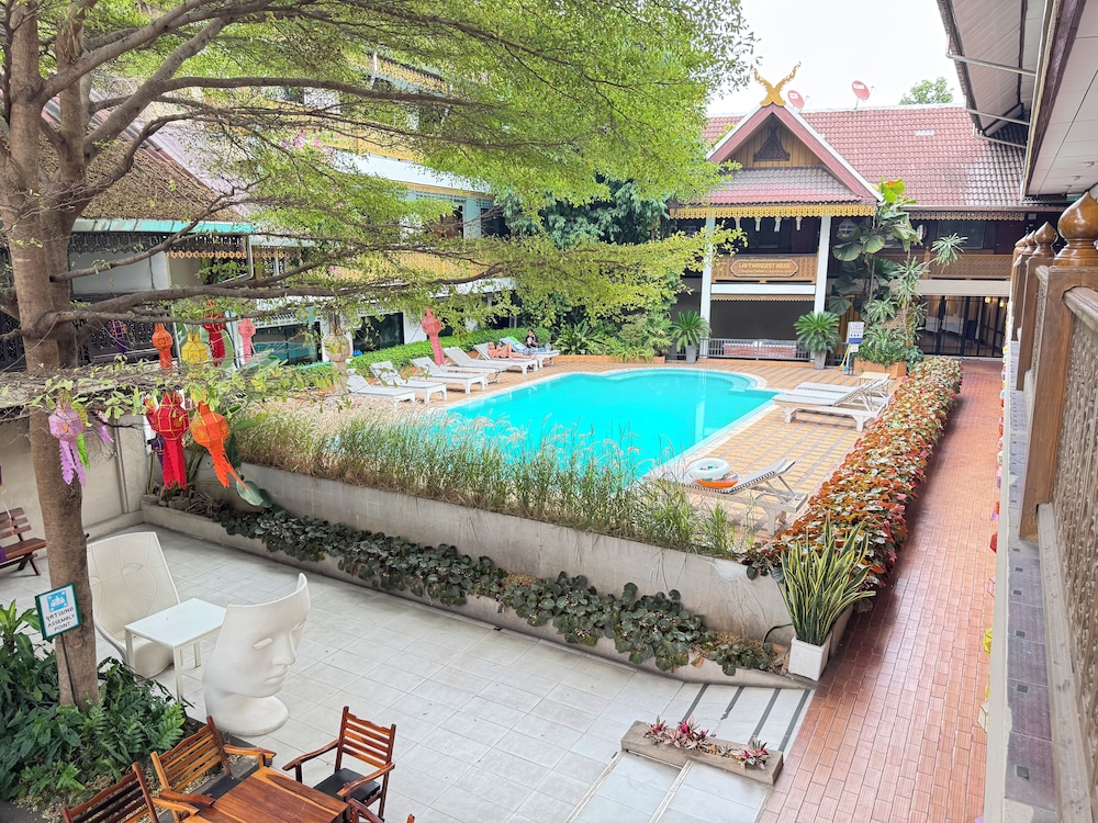Collection O Khu Mueang near Tha Phae Gate formerly Lai Thai Guesthouse 52/64
