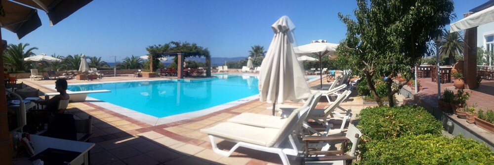 Panselinos Hotel 32/36