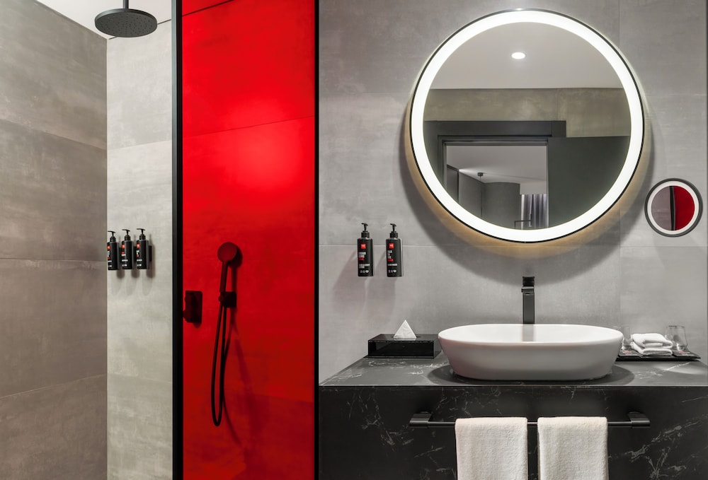 Radisson RED Izmir Point Bornova 58/59