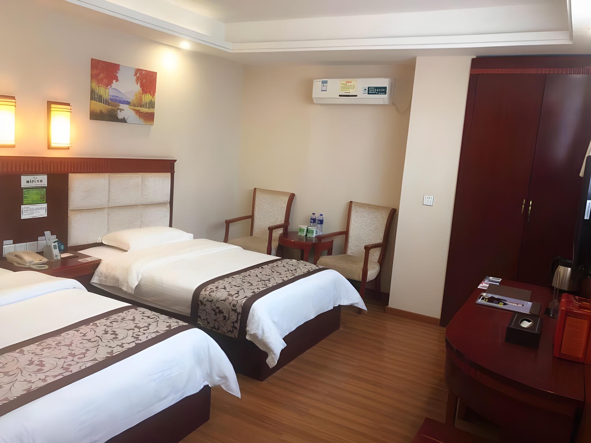 ROOM, TWIN BEDS