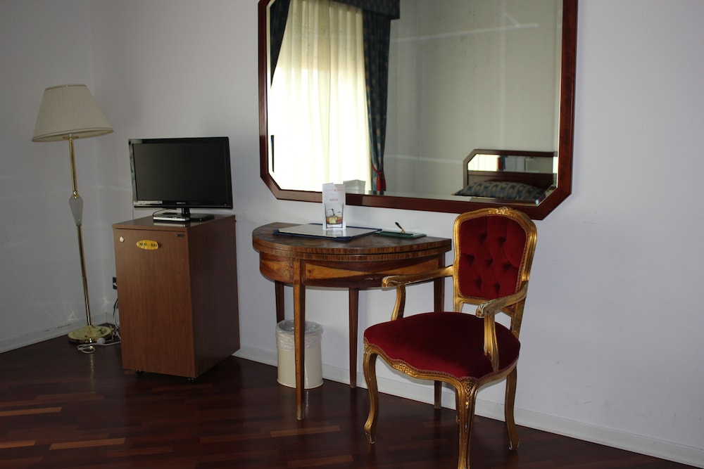 The Regent Boutique Hotel & Spa 58/67