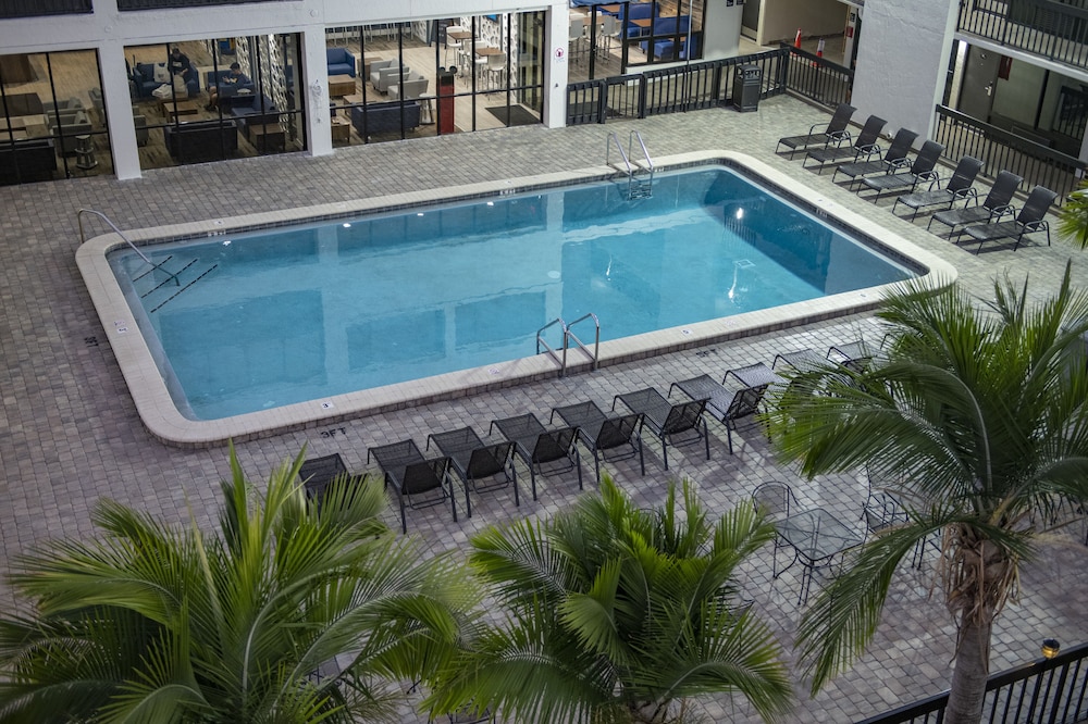 Hotel Monreale Express International Drive Orlando 18/40