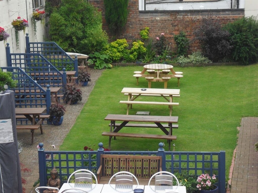 London Inn 35/43