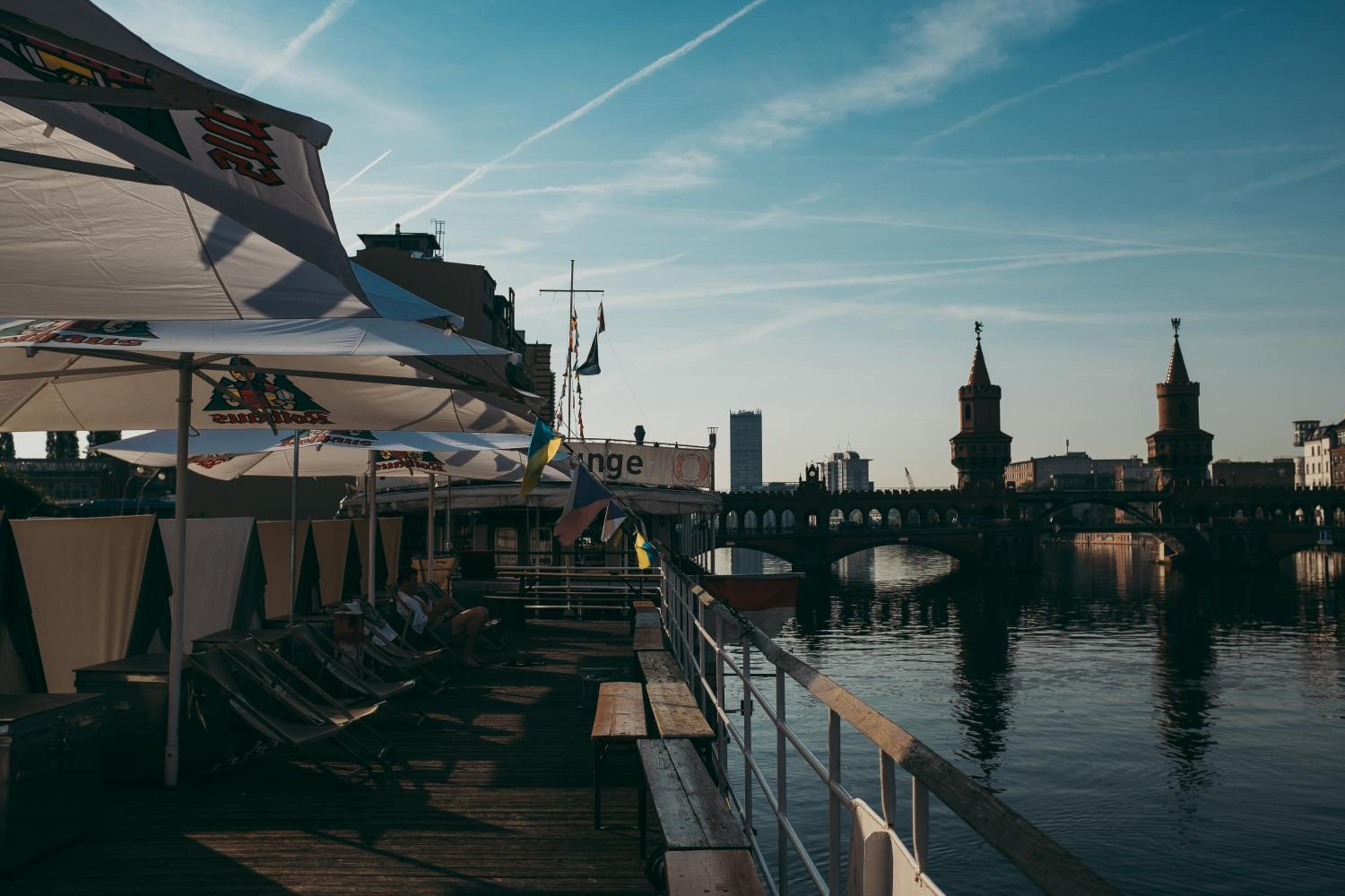 Eastern Comfort Hotel & Hostelboat 53/58