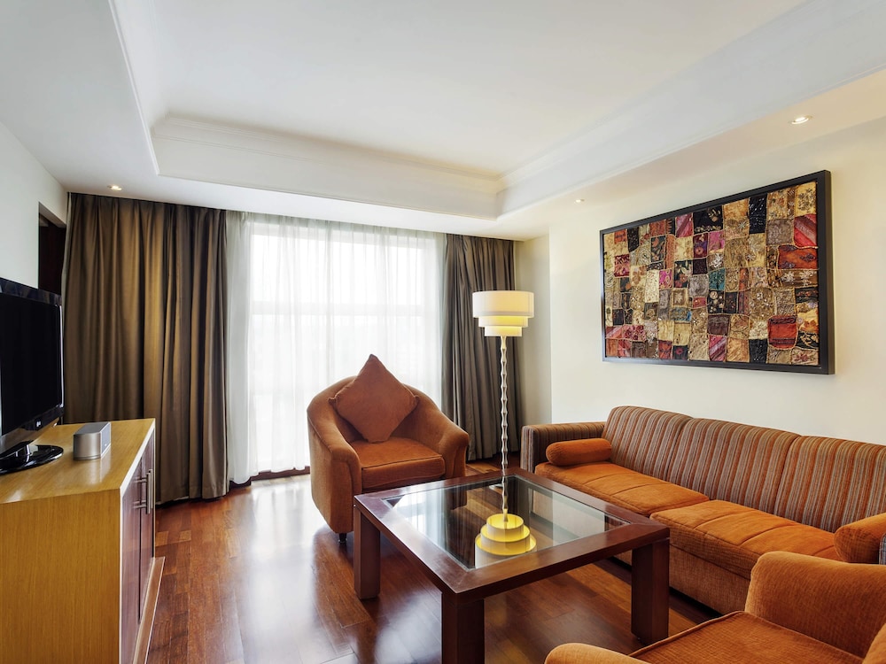 NOVOTEL SEMARANG 46/76