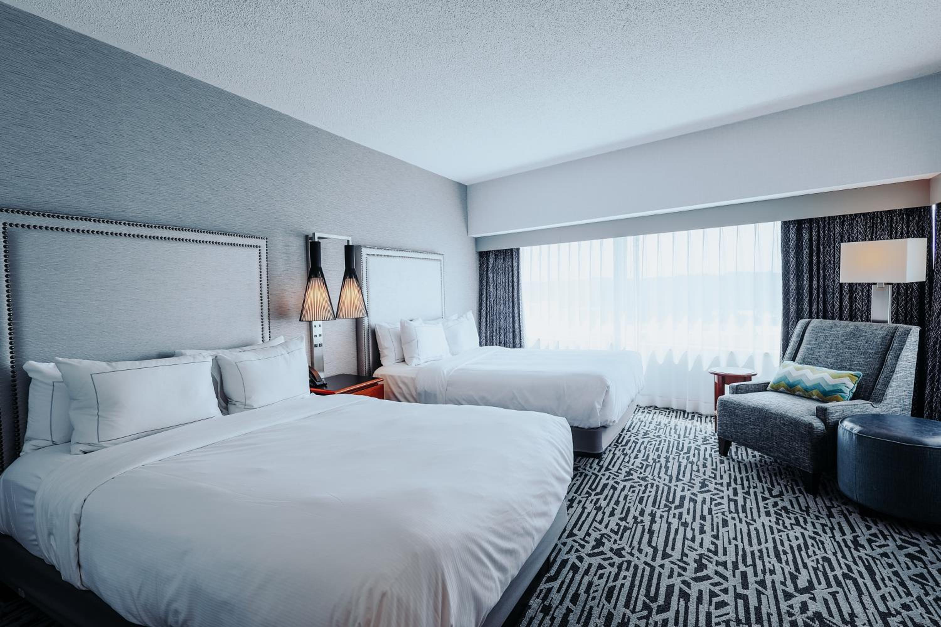 جناح بسريرين مزدوجين مع أريكة لذوي الإعاقة، DoubleTree Suites by Hilton Hotel & Conference Center Chicago-Downers Grove 2/5