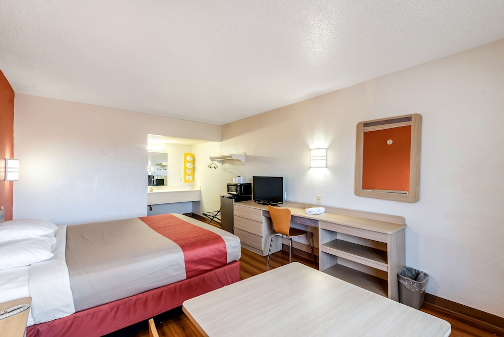 Motel6 Anniston, AL 23/39