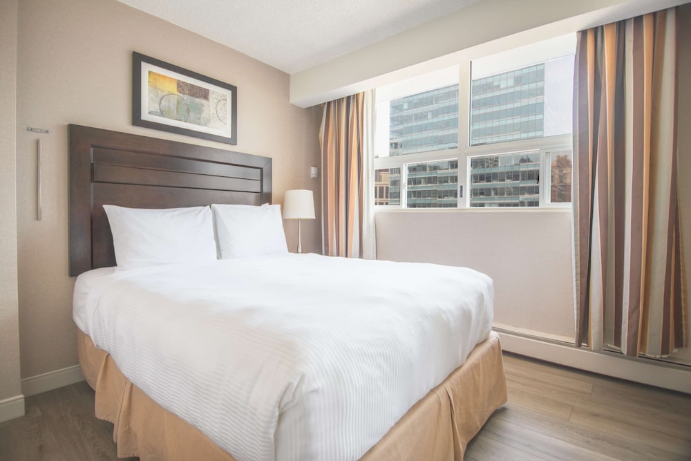 Coast Calgary Downtown Hotel and Suites by APA 19/61