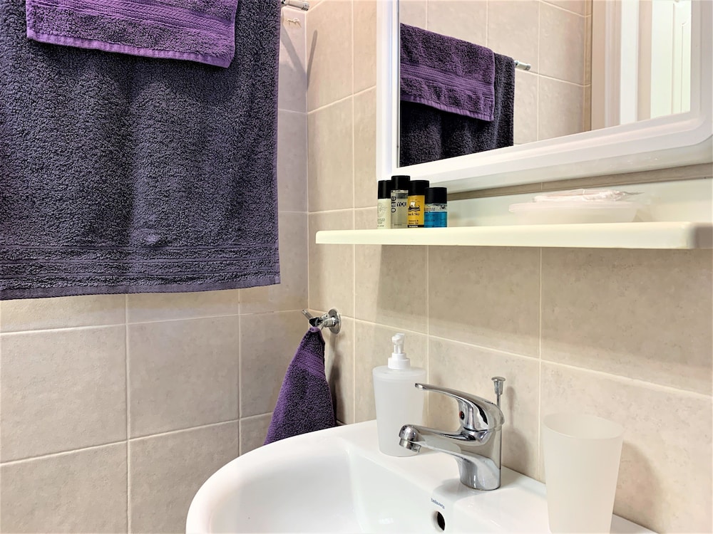 1 BEDROOM, SUITE