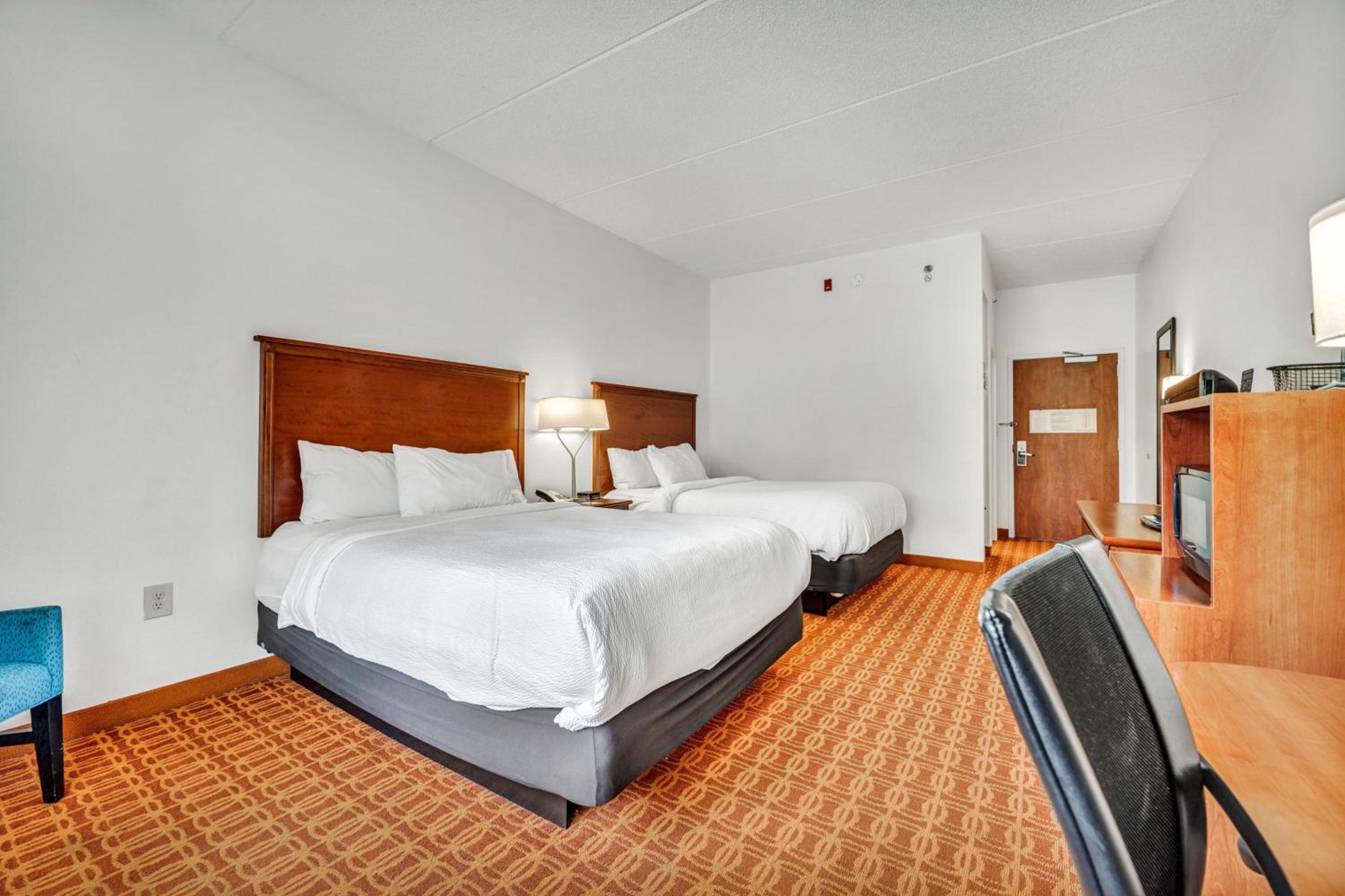غرفة بسريرين كوين بحوض استحمام لذوي الإعاقة، FAIRFIELD INN AND SUITES LUMBERTON 2/8