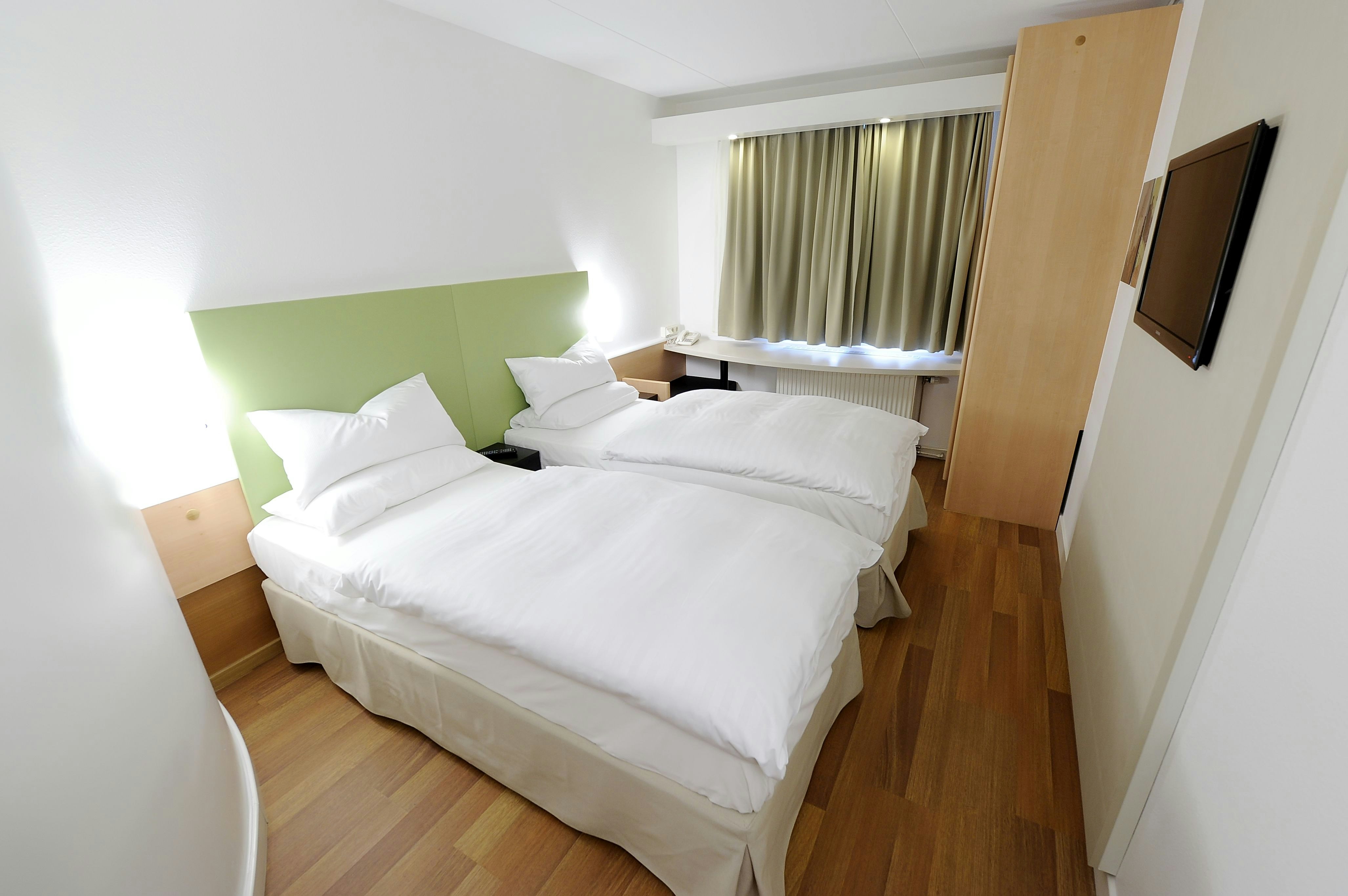 Standard, Twin Beds