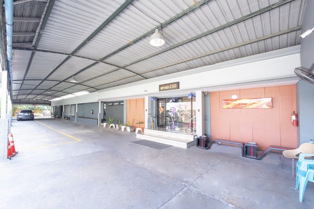 OYO 75382 Chonburi Hotel 40/42