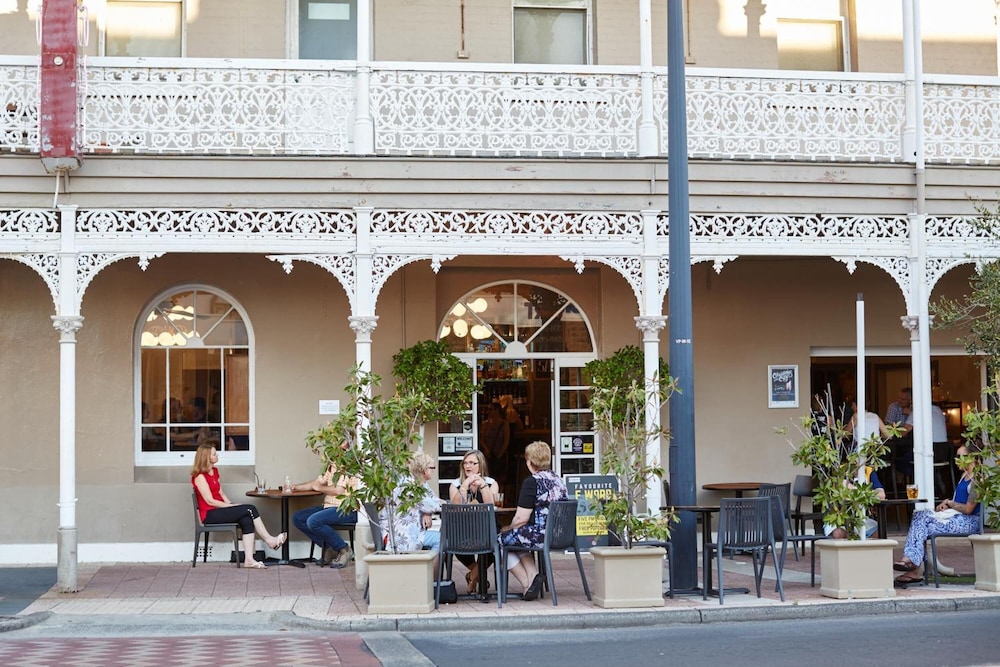 Rose Hotel 7/57