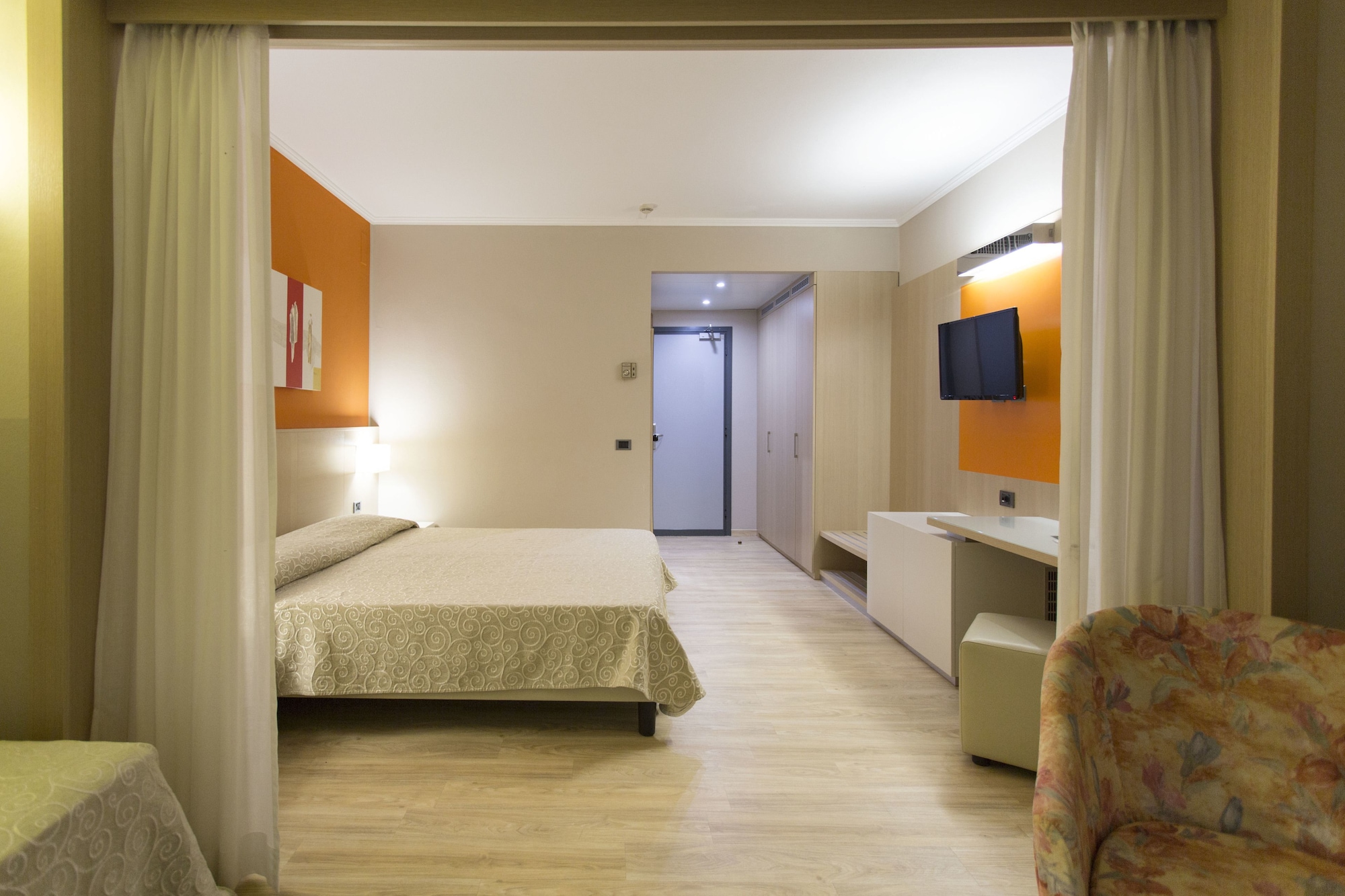 Family, Double and Twin Beds, Garden View