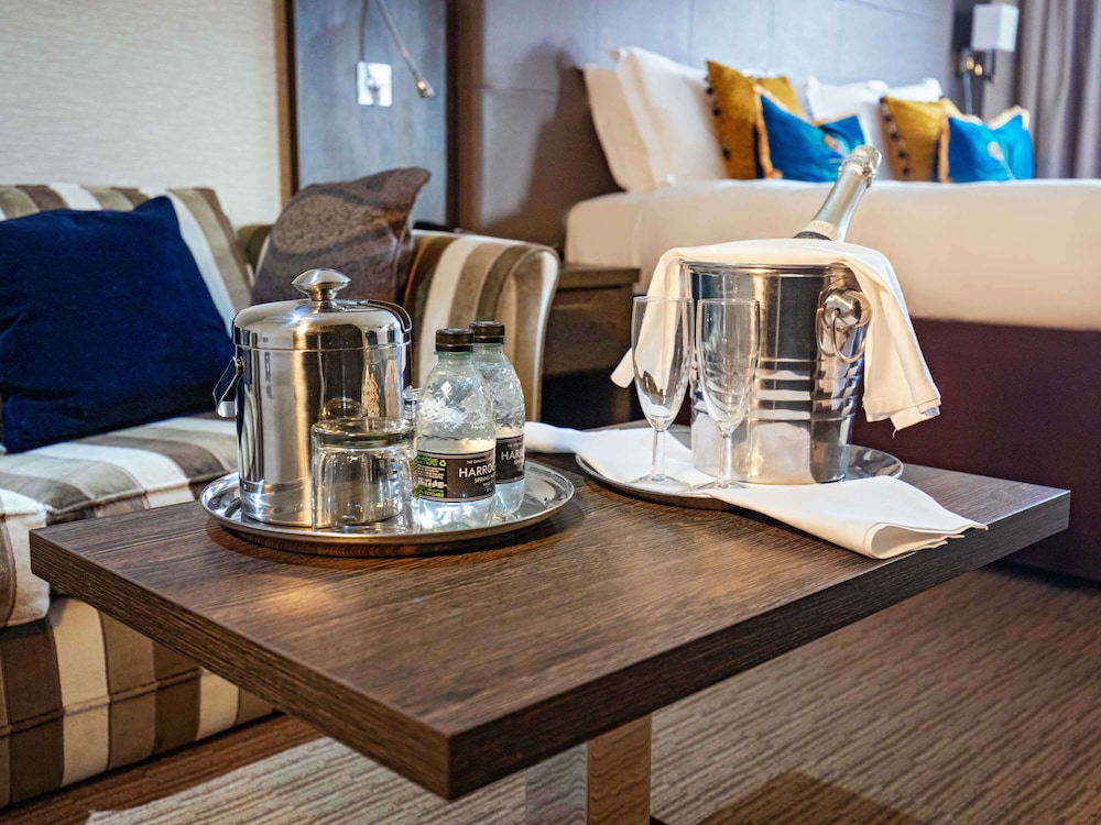Mercure Milton Keynes 30/76