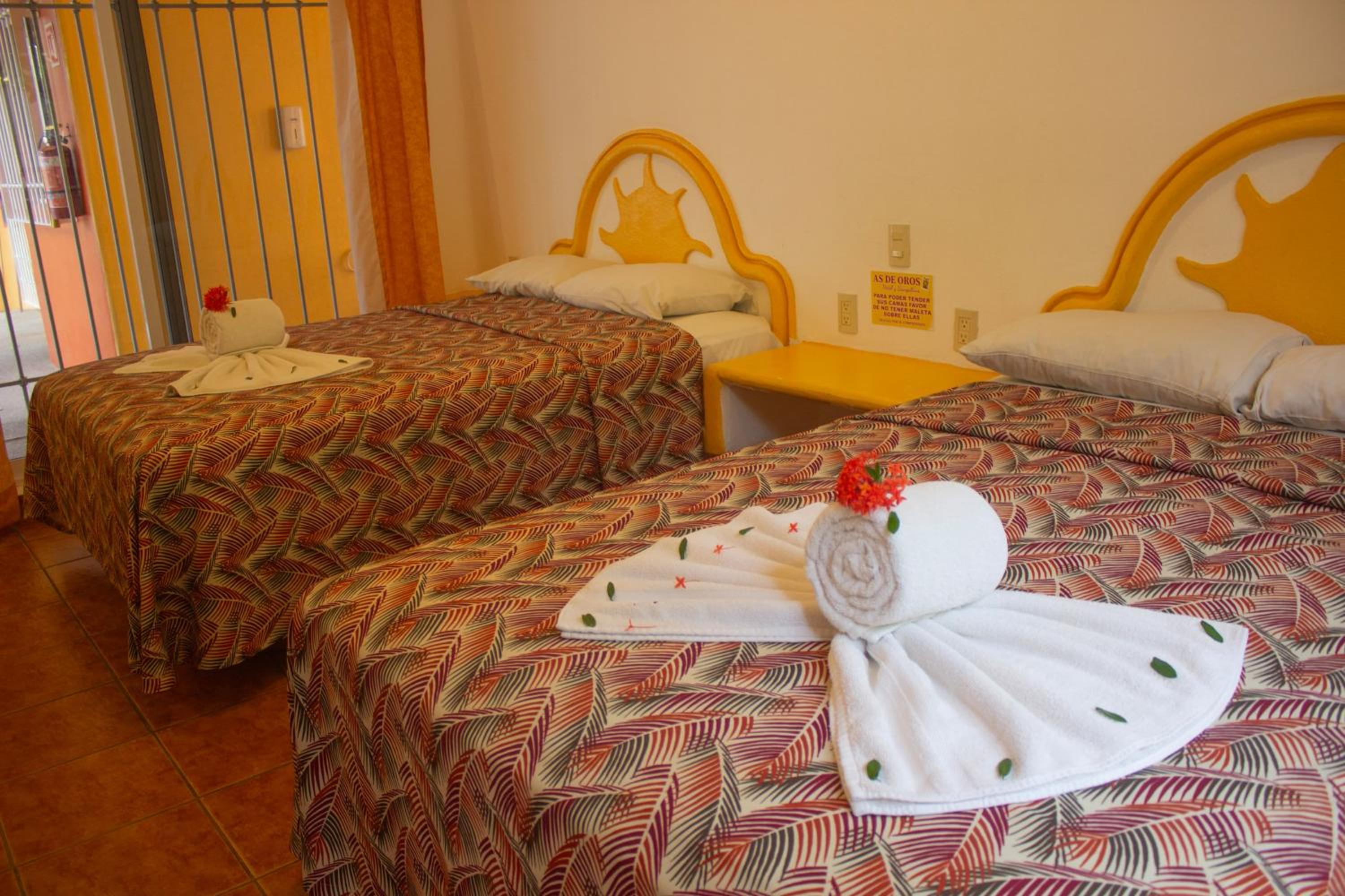Hotel y Bungalows As de Oros 12/63