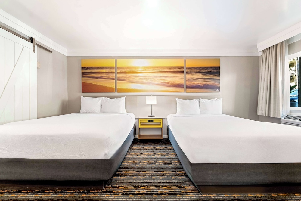 PREMIER, 2 QUEEN BEDS, ACCESSIBLE