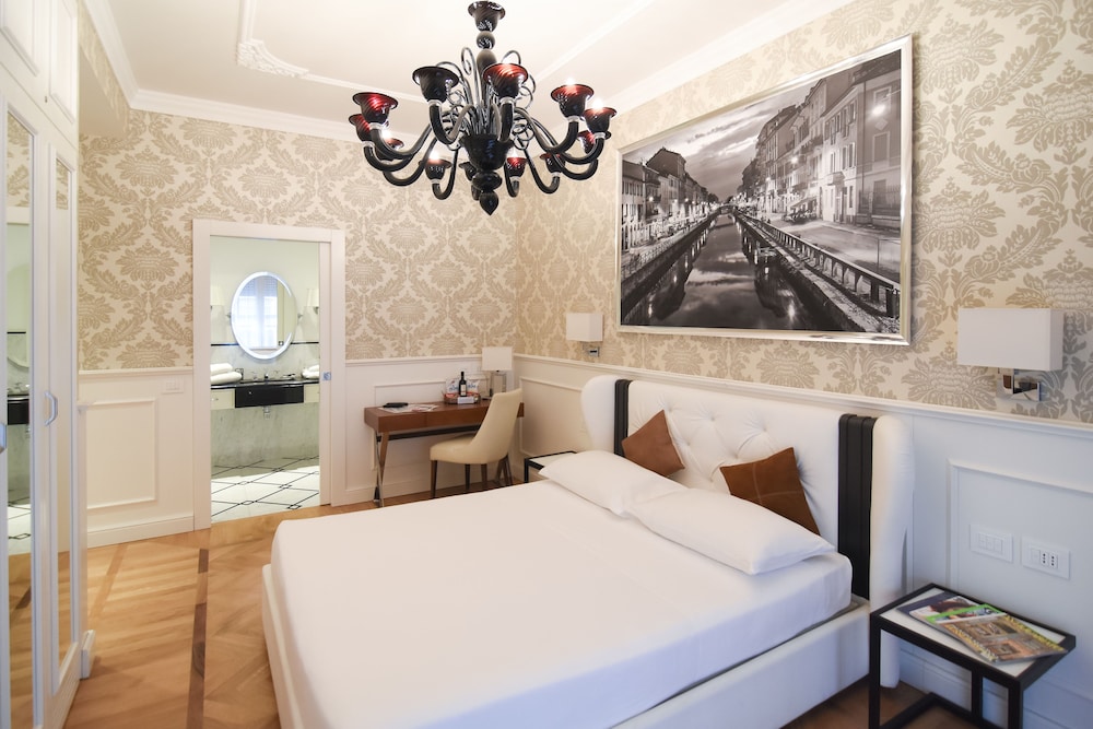 DELUXE, DOUBLE BED