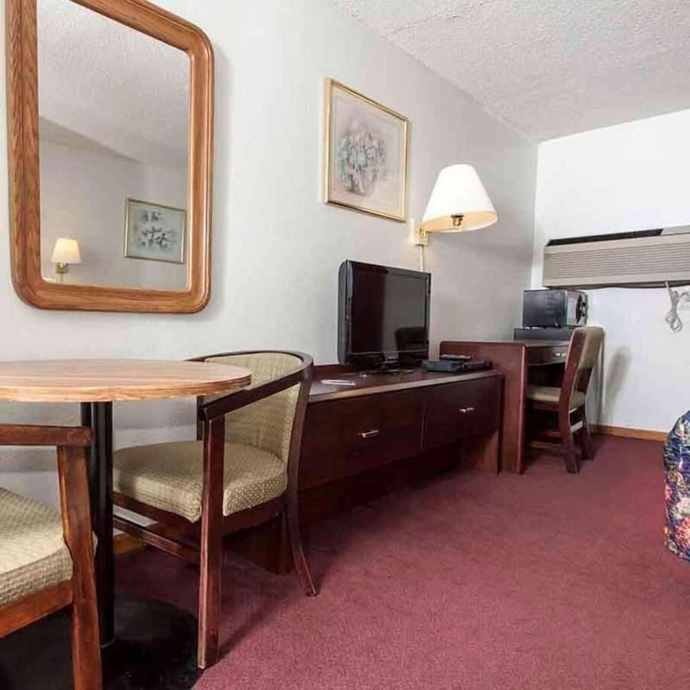OAK GROVE INN 29/31