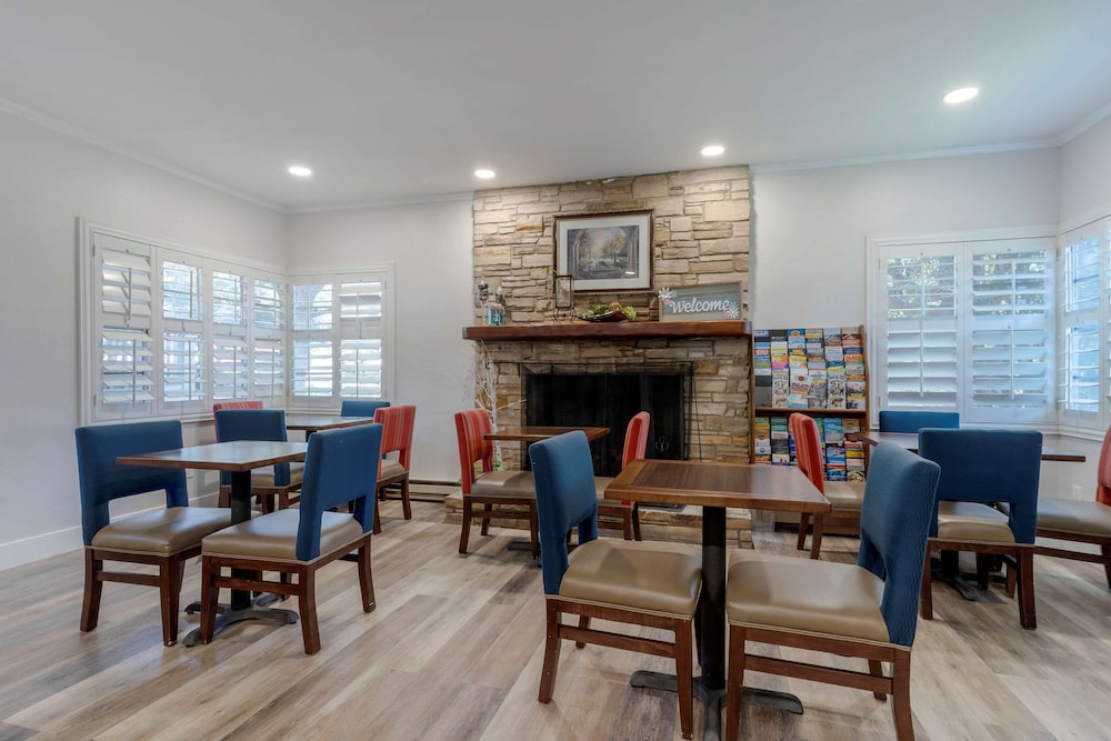 Comfort Inn Carmel By The Sea 41/62