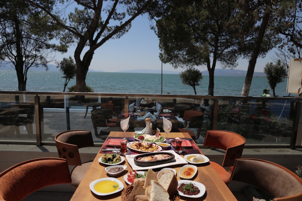 Lake Life Hotel 37/50