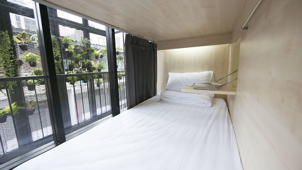 Lamurr Sukhumvit 41 23/51