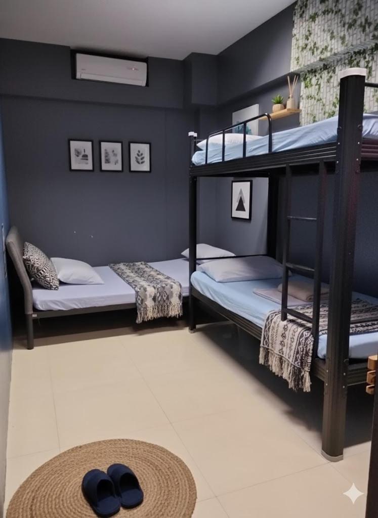 Room, Quadruple