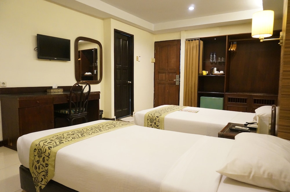 Losari Beach Hotel 10/26