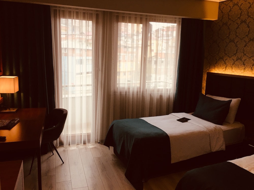 Grand Vaves Hotel 35/58
